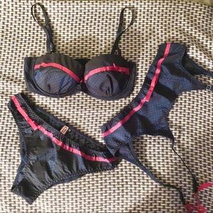 Agent Provocateur Talma 3 PC Set in Navy and Pink
